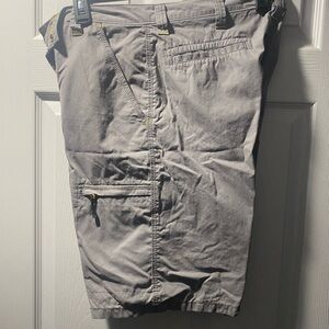 Wrangler Men's Cargo Shorts in Light Gray